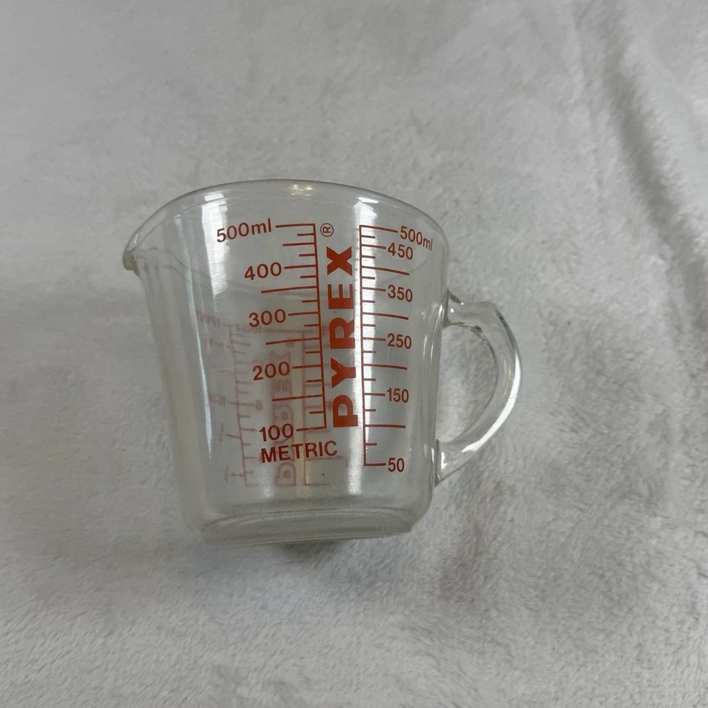 Pyrex 2 Cup 16 Oz 500mL Glass Measuring Cup Red Print Made in USA Kitchen